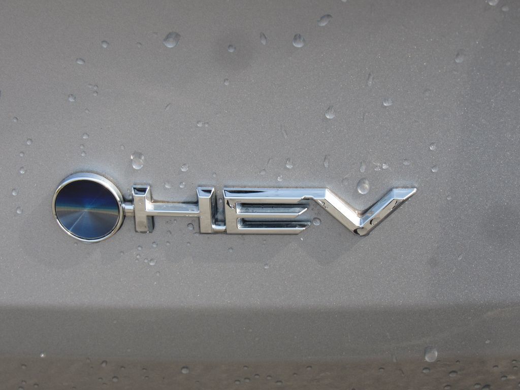 Certified 2025 Toyota Sienna XLE FWD image 9