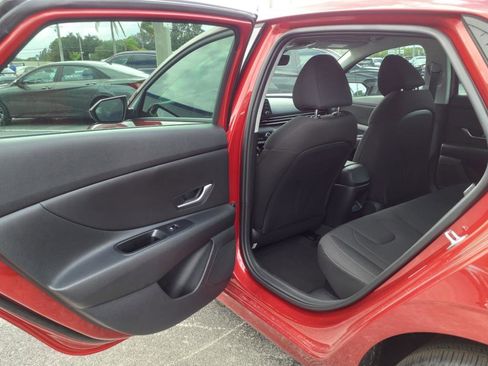 Used 2025 Hyundai Elantra Blue image 7