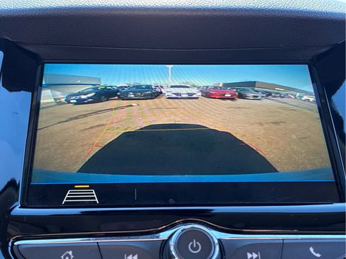 Used 2018 Chevrolet Trax LT w/ LT Convenience Package image 17