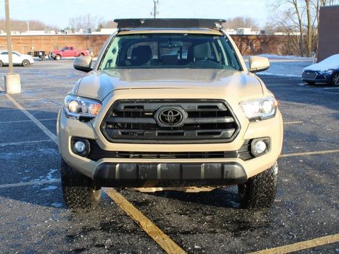 Used 2017 Toyota Tacoma SR5 w/ Tow Package image 3