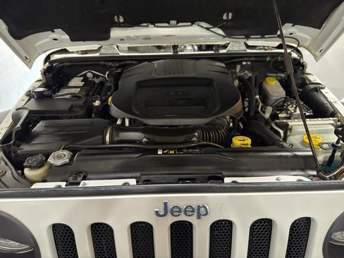 Used 2018 Jeep Wrangler Unlimited Rubicon w/ Cold Weather Group AWD/4WD image 28