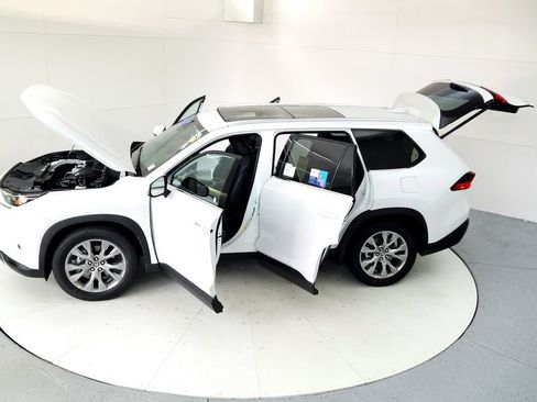 Certified 2025 Toyota Grand Highlander FWD image 18