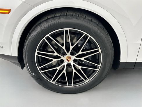 Used 2026 Porsche Cayenne Coupe AWD/4WD image 11