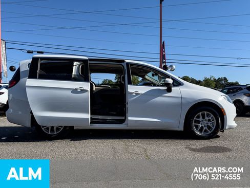Used 2023 Chrysler Voyager LX FWD image 8