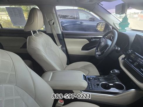 Used 2021 Toyota Highlander Platinum AWD/4WD image 10