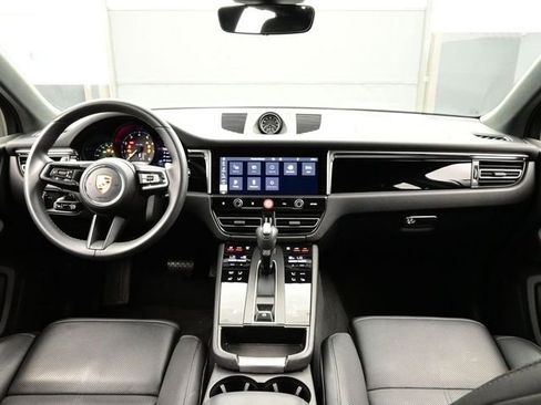 Certified 2025 Porsche Macan AWD/4WD image 20