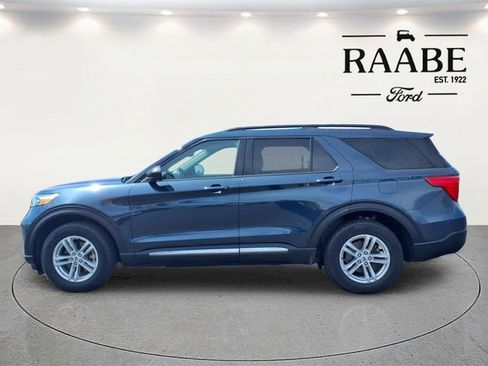 Used 2023 Ford Explorer XLT w/ Equipment Group 202A AWD/4WD image 4