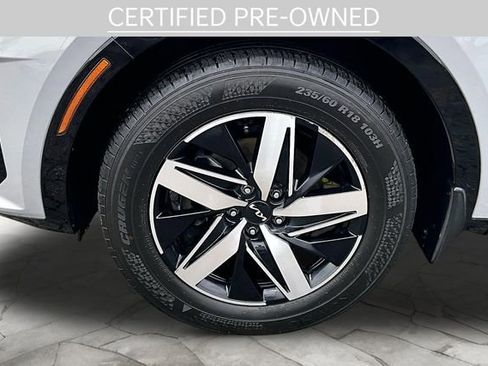 Used 2022 Kia Sorento EX w/ Panoramic Sunroof Package image 8