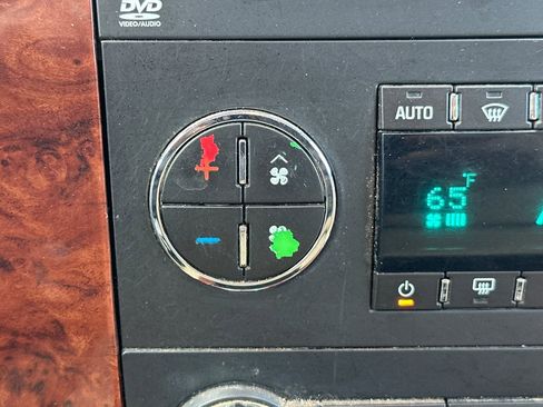 Used 2013 Chevrolet Suburban LTZ image 27