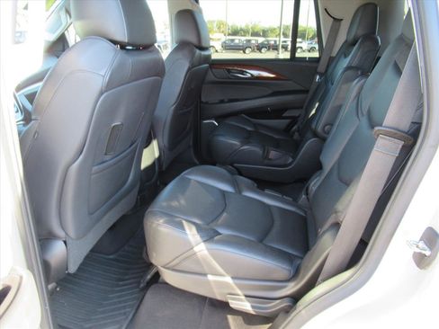 Used 2019 Cadillac Escalade Luxury image 35
