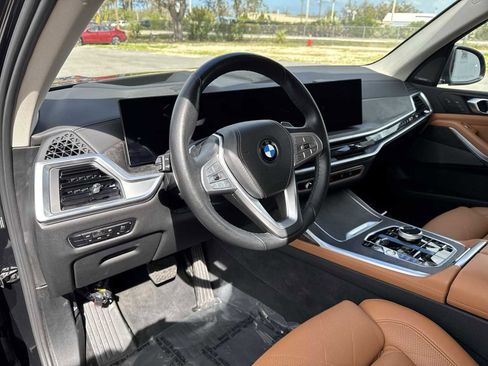 Used 2023 BMW X7 xDrive40i w/ Executive Package image 2