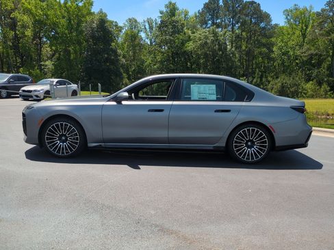 Used 2025 BMW i7 xDrive60 w/ Executive Package image 7