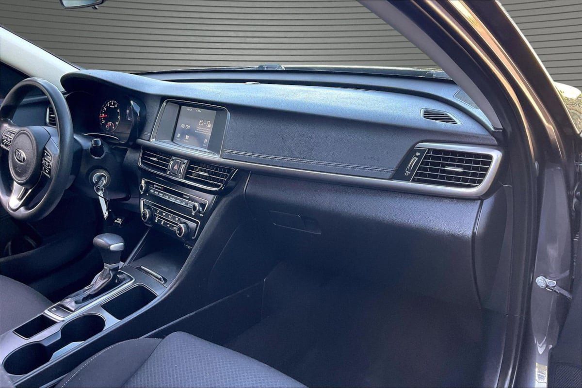 Used 2018 Kia Optima LX FWD image 25