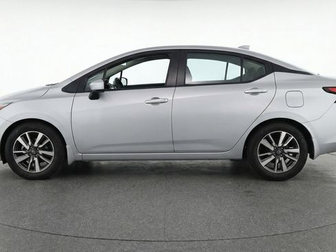 Used 2025 Nissan Versa SV FWD image 5