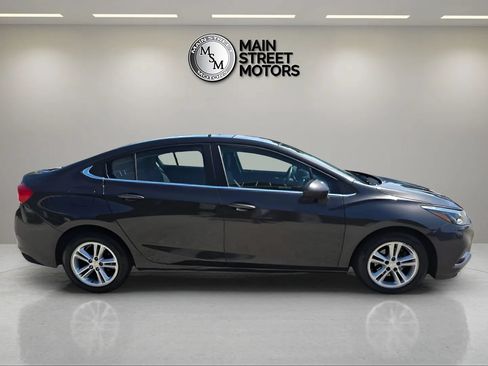 Used 2017 Chevrolet Cruze LT FWD image 6
