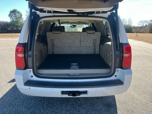 Used 2018 Chevrolet Suburban LT image 13