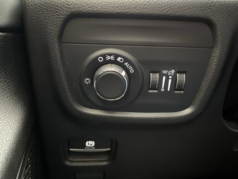 Used 2023 Jeep Grand Cherokee L Laredo image 20