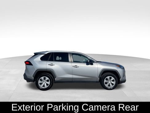Used 2022 Toyota RAV4 LE image 4