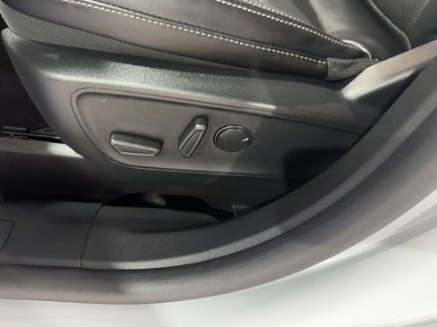 Used 2025 Ford Escape Platinum AWD/4WD image 17