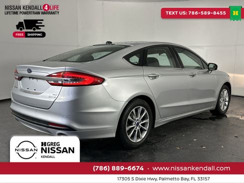Used 2017 Ford Fusion SE w/ Fusion SE Technology Package image 11