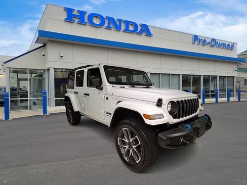 Used 2024 Jeep Wrangler Unlimited w/ Convenience Group AWD/4WD image 5