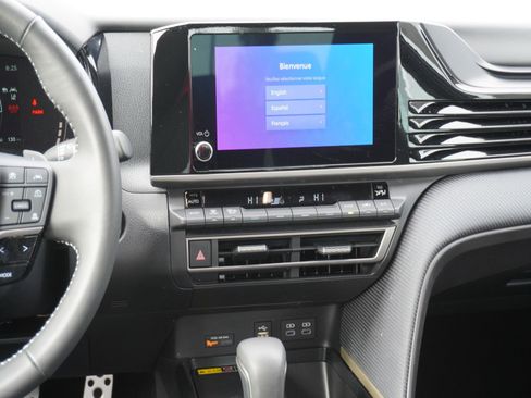 Used 2025 Toyota Camry SE w/ Convenience Package image 15