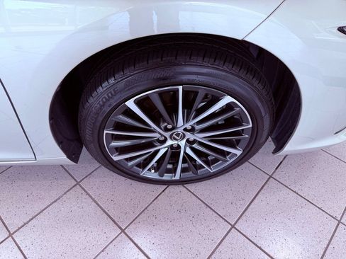 Used 2025 Lexus ES 300h w/ Premium Package FWD image 15