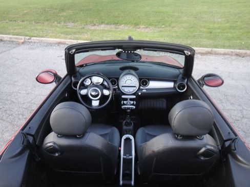 Used 2010 MINI Cooper Convertible FWD image 7