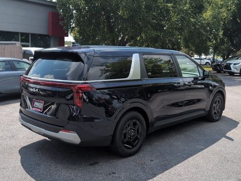 Used 2025 Kia Carnival FWD image 5