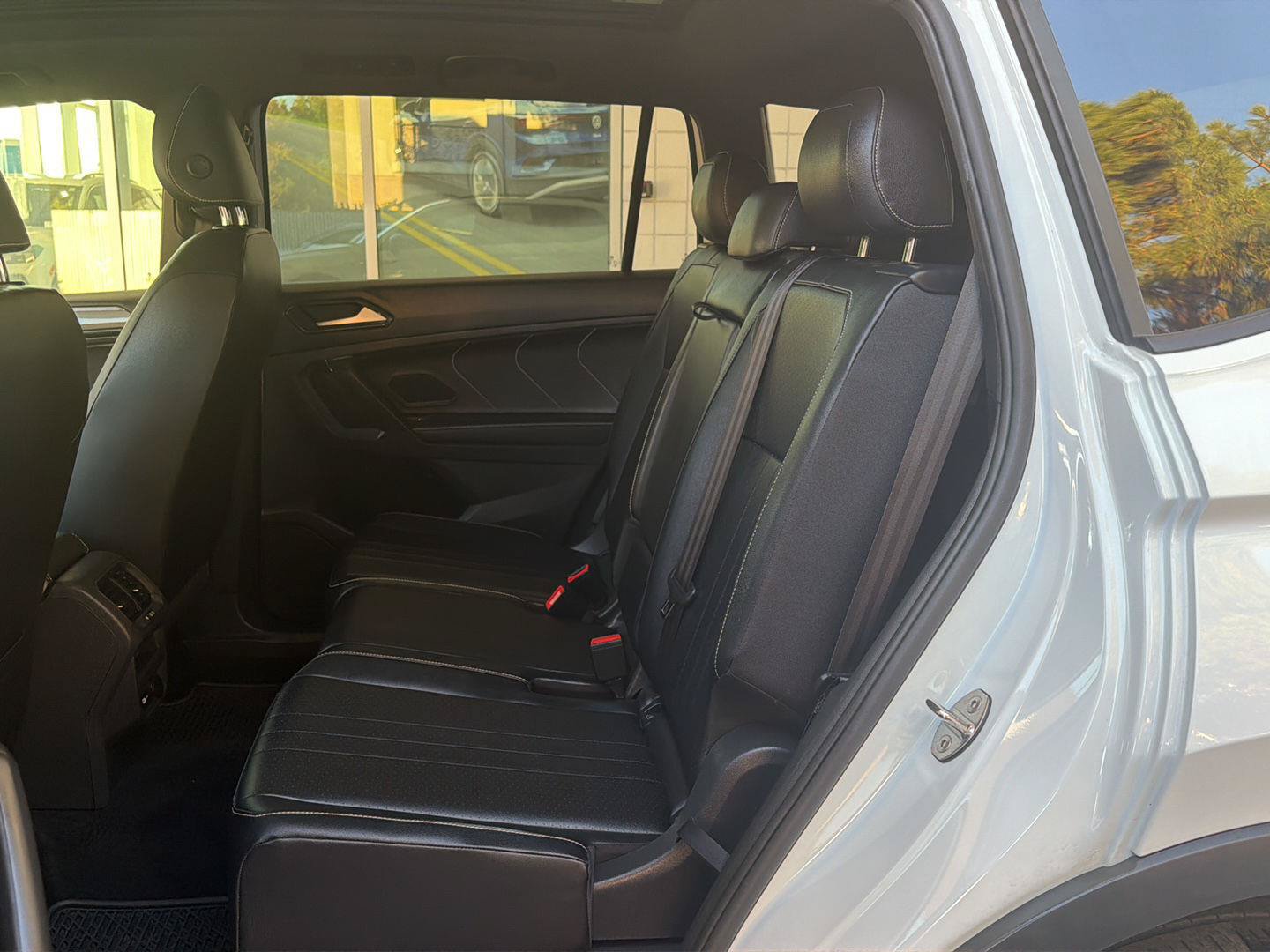 Certified 2022 Volkswagen Tiguan SE R-Line FWD image 19
