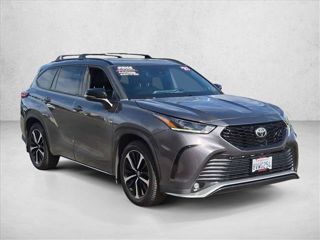 Used 2021 Toyota Highlander XSE AWD/4WD image 3