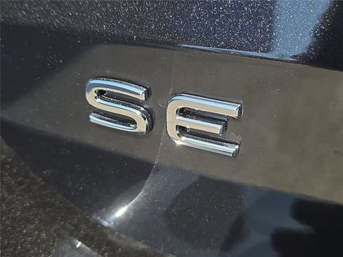 New 2026 Volkswagen Taos SE image 5