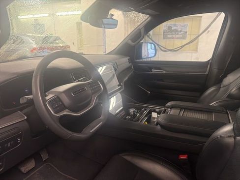 Used 2024 Jeep Wagoneer Series II image 4