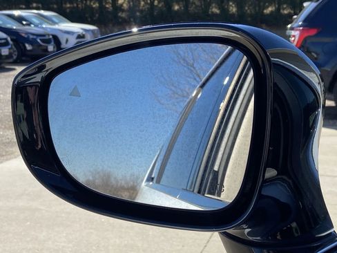 Used 2024 Chrysler Pacifica Touring-L image 9