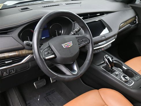 Used 2022 Cadillac XT4 Sport w/ Comfort Package image 7