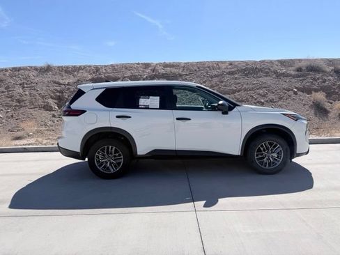 Used 2024 Nissan Rogue S AWD/4WD image 4