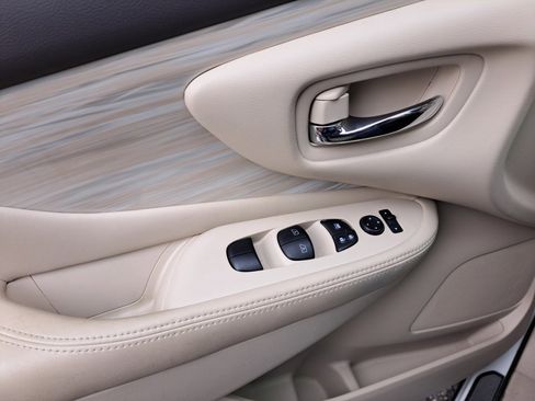 Used 2017 Nissan Murano SV image 34