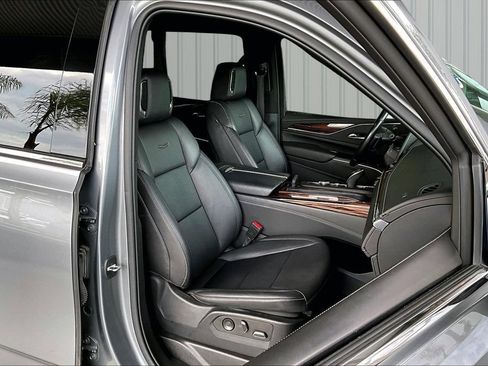 Used 2022 Cadillac Escalade Luxury AWD/4WD image 17