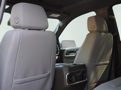 New 2026 GMC Sierra 1500 SLT image 22