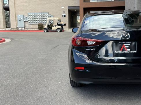 Used 2018 MAZDA MAZDA3 Sport FWD image 5