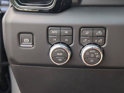 New 2026 GMC Sierra 1500 AT4 w/ AT4 Premium Package AWD/4WD image 32