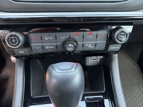 Used 2025 Jeep Compass Trailhawk w/ Trailer Tow Group AWD/4WD image 25