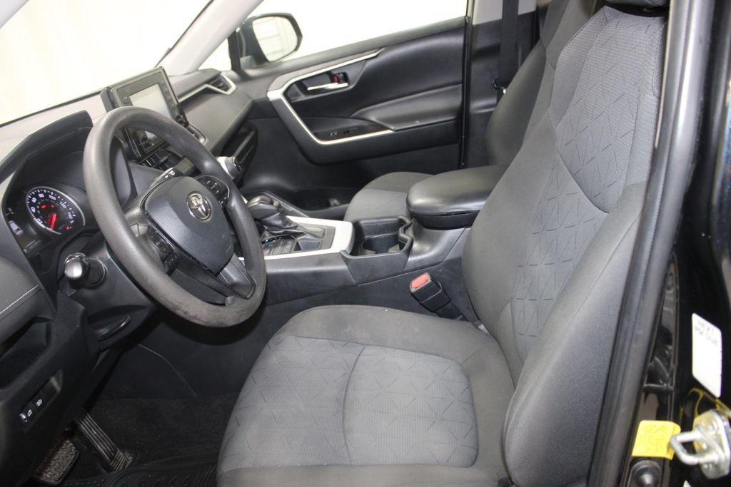 Used 2021 Toyota RAV4 XLE AWD/4WD image 12