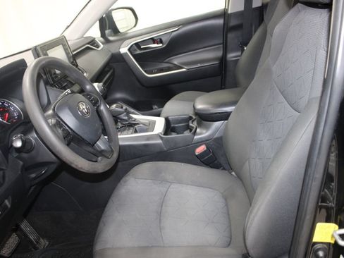 Used 2021 Toyota RAV4 XLE AWD/4WD image 12