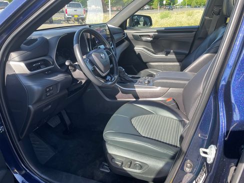 Certified 2025 Toyota Highlander XSE AWD/4WD image 11
