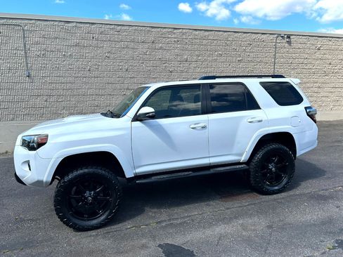 Used 2017 Toyota 4Runner TRD Off-Road Premium image 8