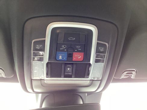 Used 2023 RAM 1500 Laramie AWD/4WD image 19