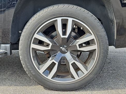 Used 2020 Chevrolet Tahoe LT w/ RST Edition AWD/4WD image 38