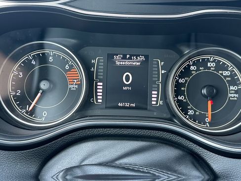 Used 2019 Jeep Cherokee Latitude Plus AWD/4WD image 18