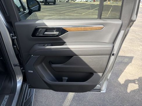 New 2026 Chevrolet Suburban High Country image 29